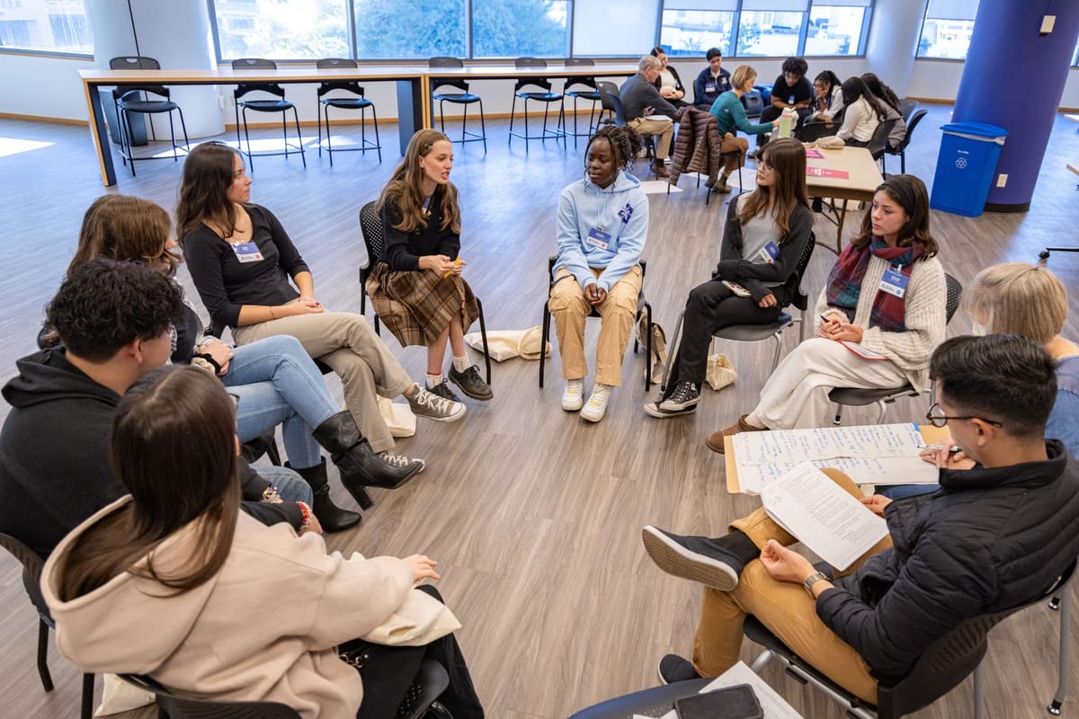 Los estudiantes de secundaria del condado de Pima se enfrentan a los problemas de la nación