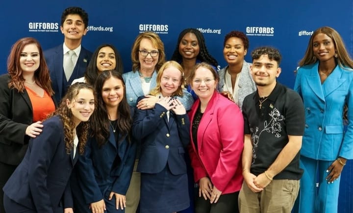 La organización sin fines de lucro de Giffords amplía su beca para capacitar a defensores de la seguridad de las armas de fuego