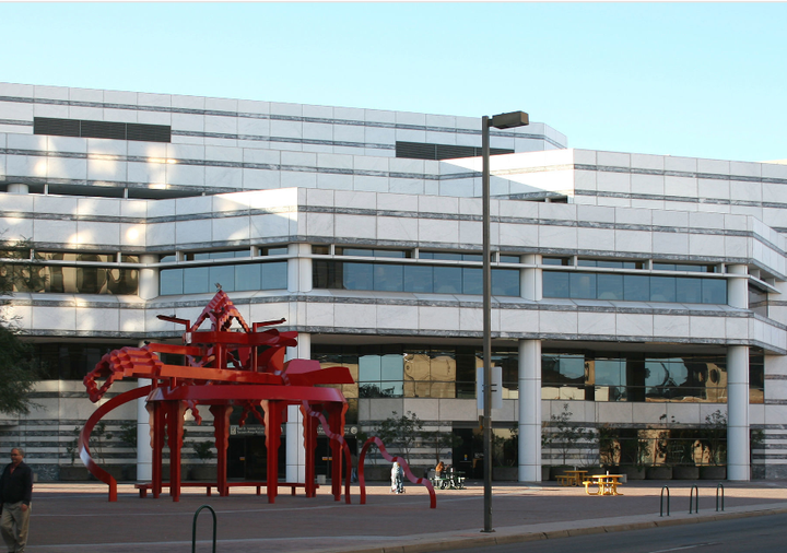 Los costos de préstamos digitales ponen presión sobre las bibliotecas mientras crece la demanda de libros electrónicos