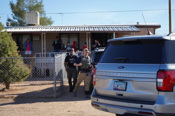 Familia venezolana ansiosa tras dos visitas de ICE